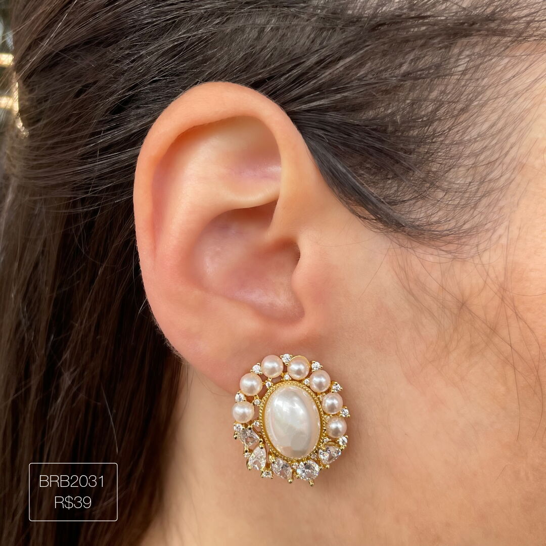 Brinco Oval de Pérola c/ 5 Cristais Formatos Cravejado Cristal Dourado